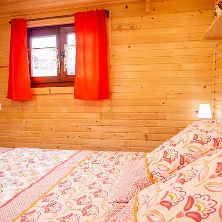 Gites Et Roulottes Au Domaine De La Trille Sainte-Foi Zimmer foto